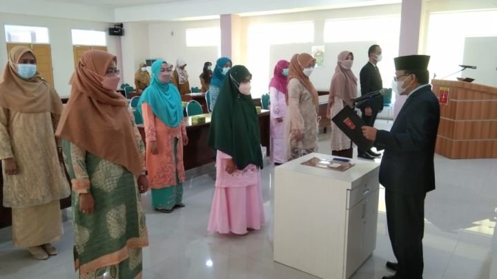 kadinkes_agam_lantik_14_pejabat_fungsional.jpg