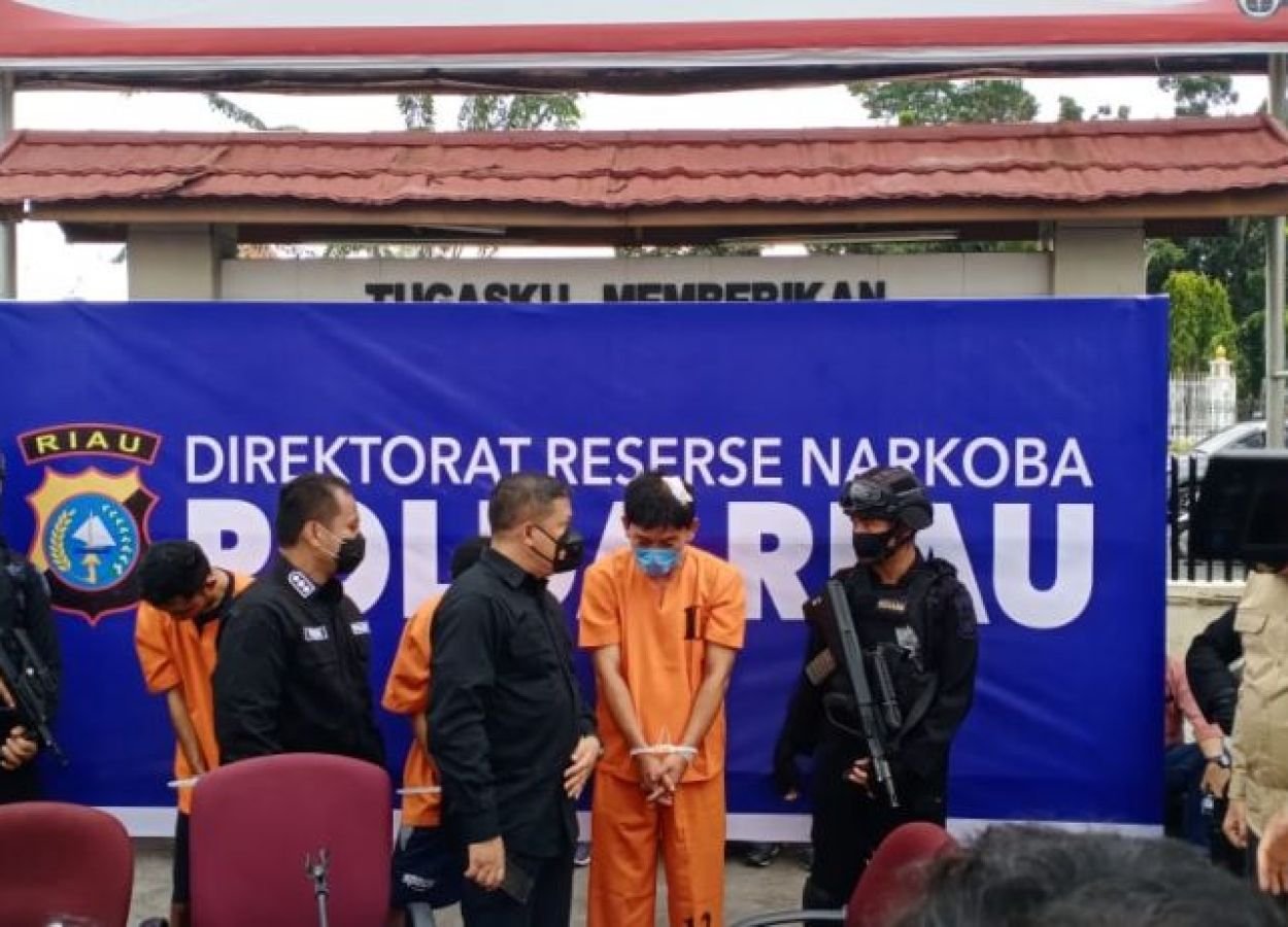 kapolda-riau-ungkap-peredaran-narko.jpg
