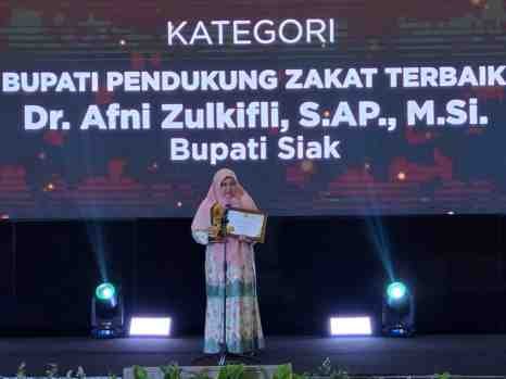 Bupati Siak Afni, Satu-satunya Kepala Daerah dari Riau Penerima Grand Award Baznas RI 2026